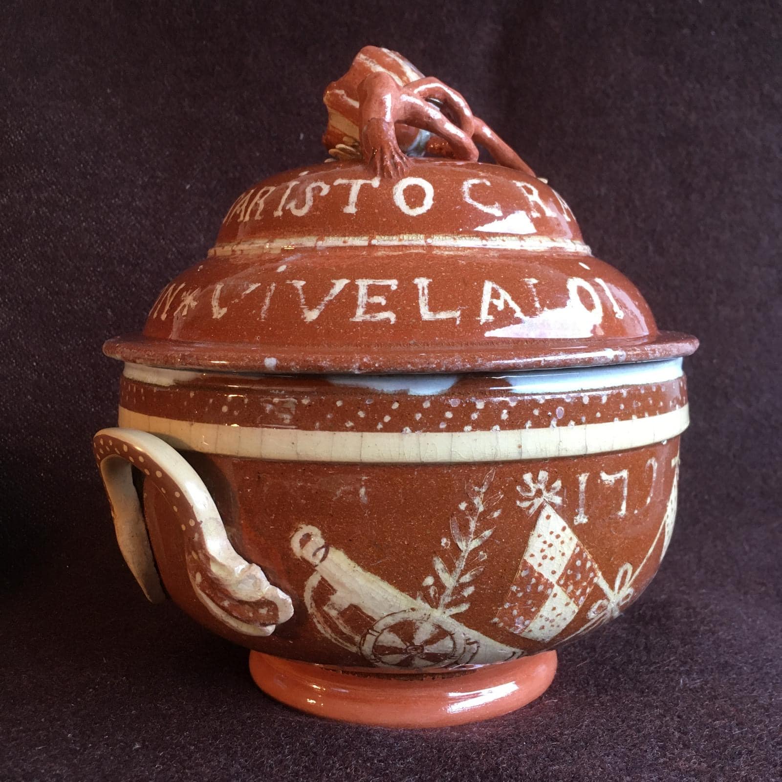 d75c4606-79e7-470d-8dd6-a40c0242c87a Francois jaillette restaurateur d'objets d'art en faïence et porcelaine